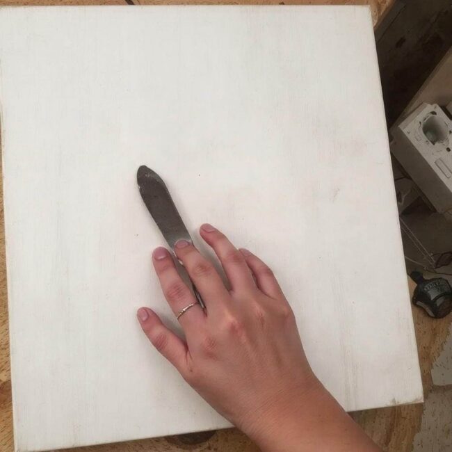 Bezpieczne środki do usuwania kleju z podłogi